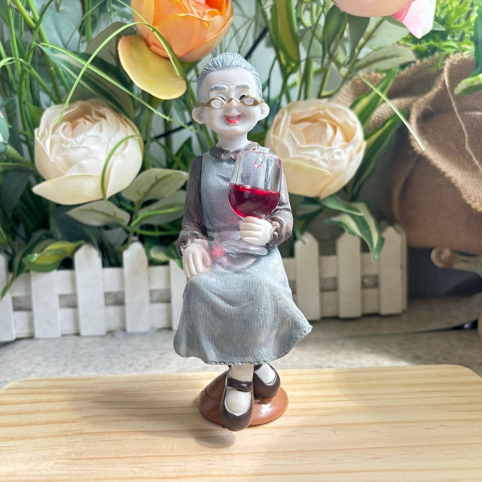 Creative Elderly Couple Resin  - Resin Art Furniture ulasan dan harga